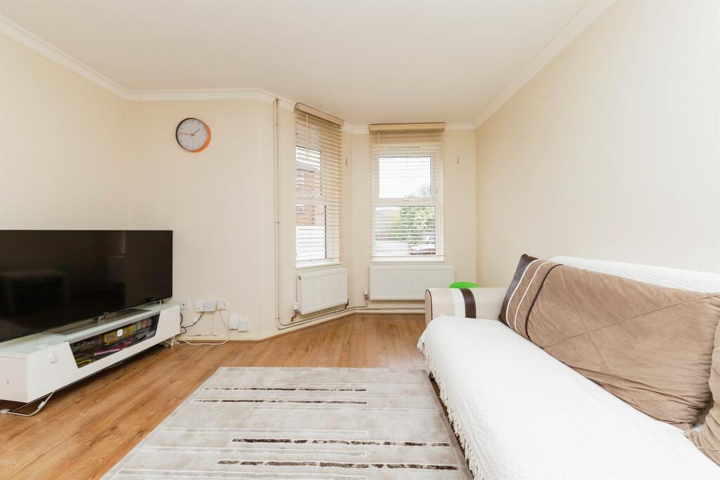 Additional image 11 of Broadwater Crescent, Welwyn Garden City