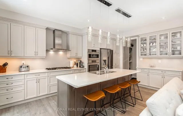 Additional image 17 of 949 logan Dr