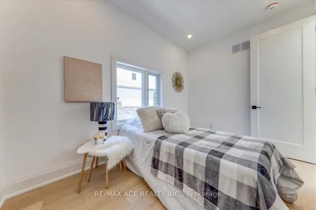 Additional image 24 of 153 King Edward Ave