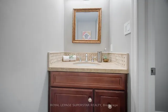 Additional image 17 of 220 EDGEWATER Cres