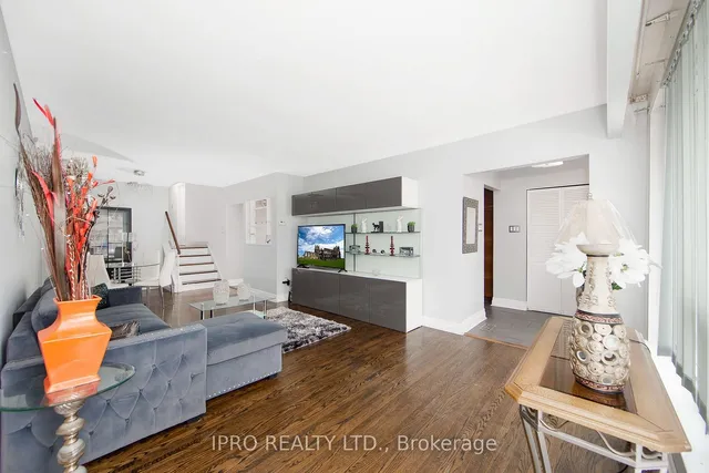 Additional image 3 of 104 Topcliff Ave