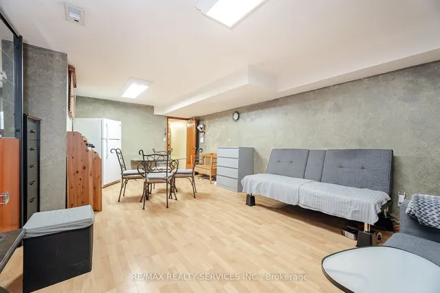 Additional image 25 of 171 Montrose Ave