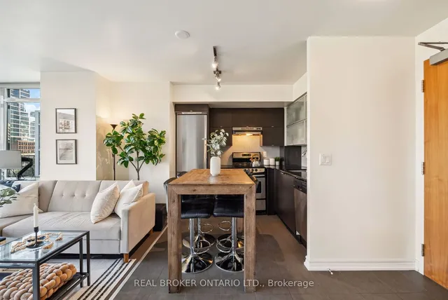 Additional image 4 of 170 Fort York Blvd Unit 303