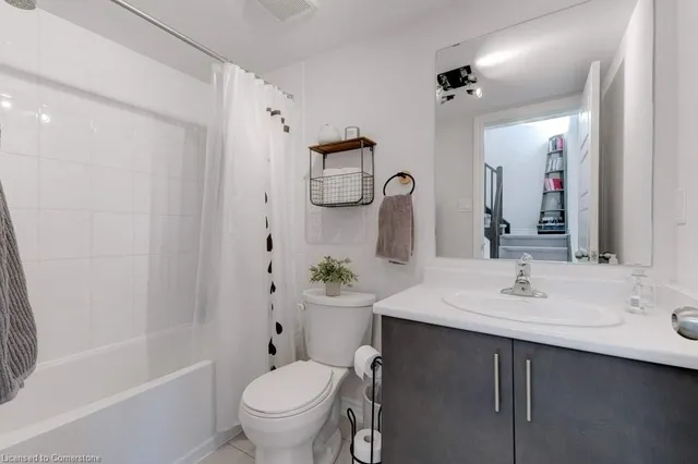 Additional image 31 of 219 Dundas St Unit 44