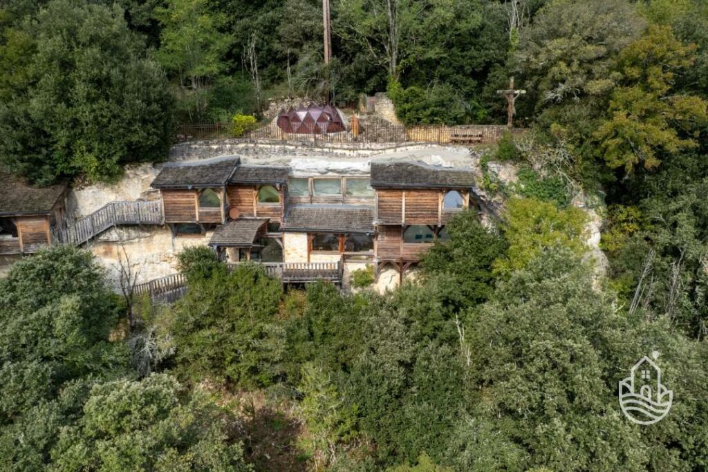 Additional image 2 of Saint-Cyprien, Aquitaine, 24220, France