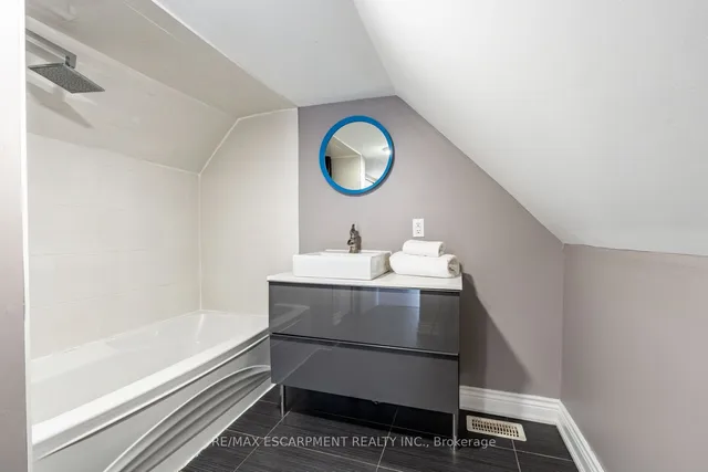 Additional image 28 of 57 Century St