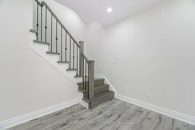 Additional image 16 of 41 Townhouse Cres