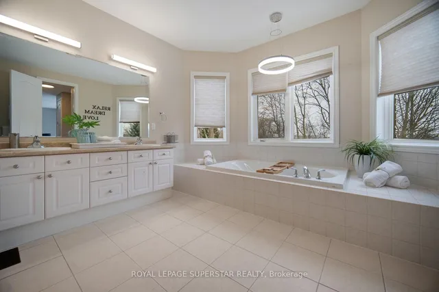 Additional image 24 of 220 EDGEWATER Cres