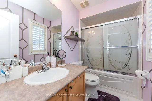 Additional image 22 of 37 Bluffwood Cres