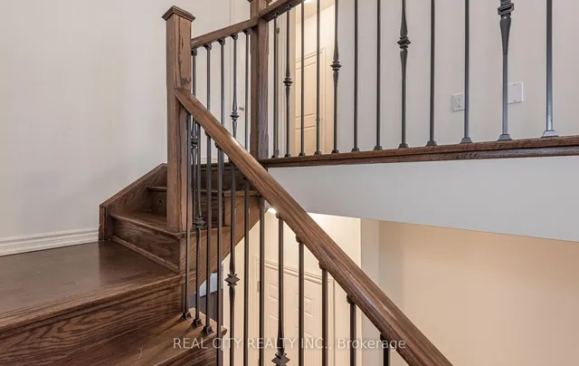 Additional image 18 of 10 Donald Ficht Cres