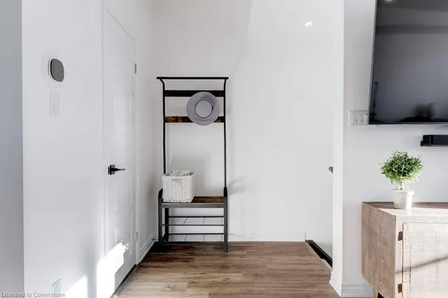 Additional image 6 of 219 Dundas St Unit 44