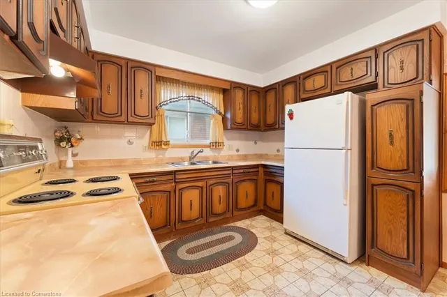 Additional image 16 of 17 Colgate Crt