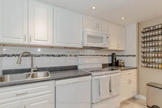 Additional image 28 of 142 Vintage Gate