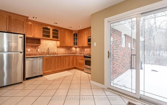 Additional image 10 of 44 Regentview Dr