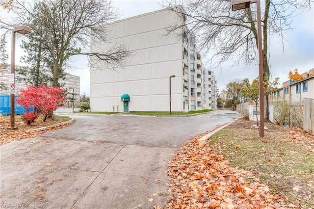 Additional image 5 of 3267 King St Unit 108