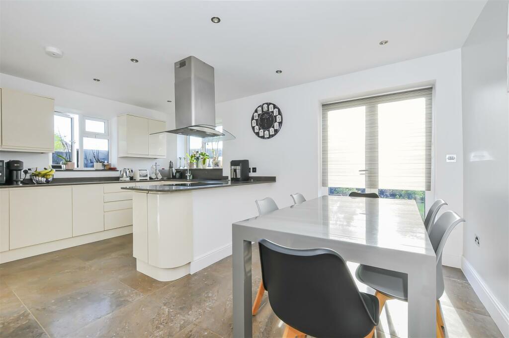 Additional image 7 of Birchwood Way, Park Street, St. Albans