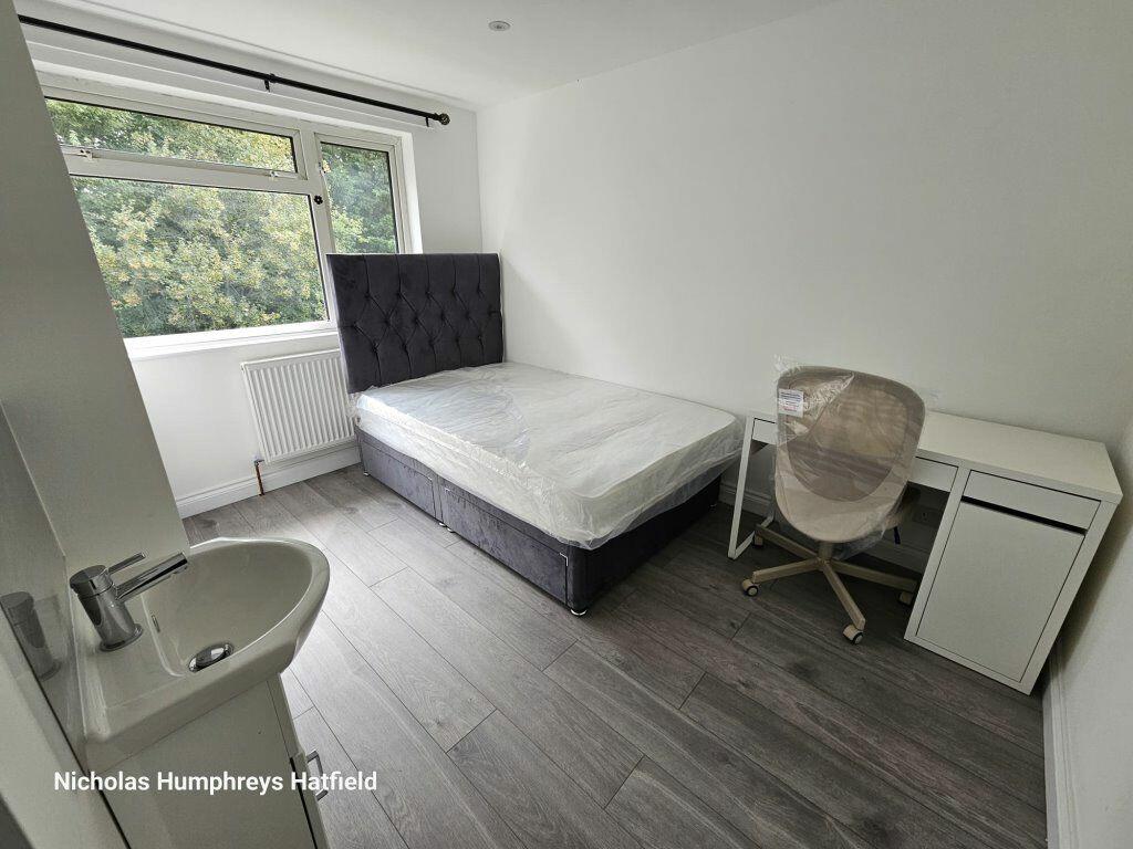 Additional image 4 of De Havilland Close