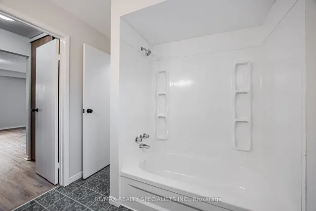 Additional image 19 of 30 Winterfold Dr