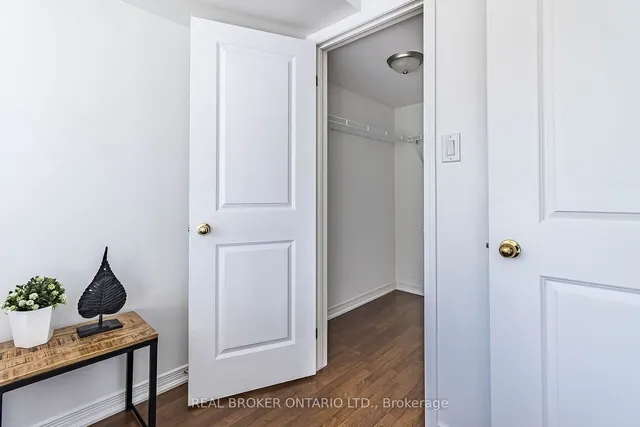 Additional image 24 of 9 George St Unit 907