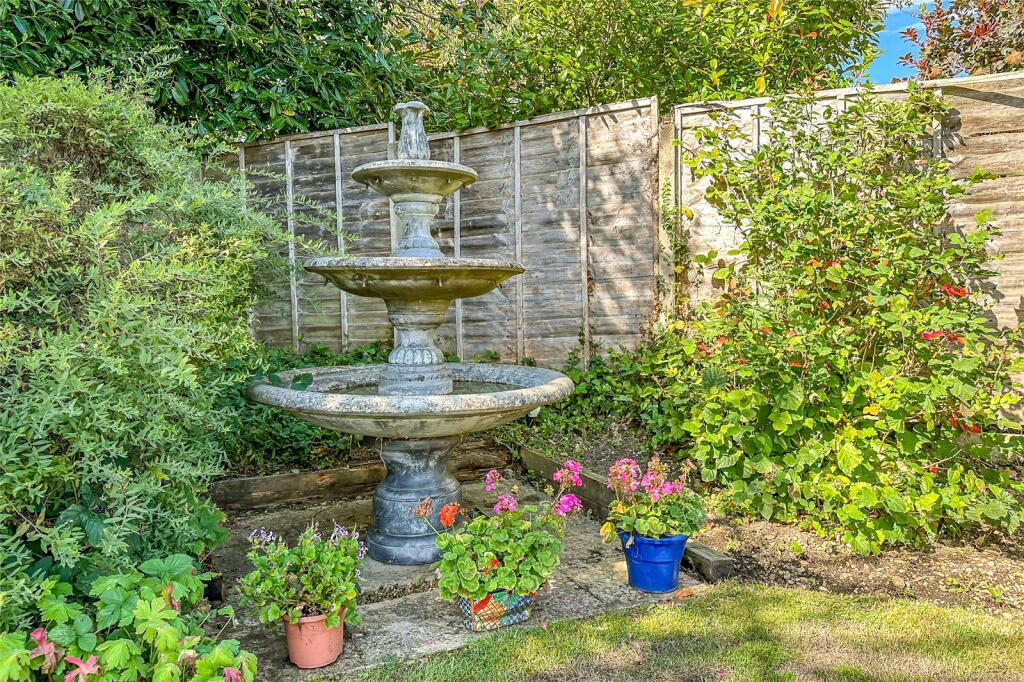 Additional image 16 of Orchard Drive, Park Street, St. Albans, Hertfordshire, AL2