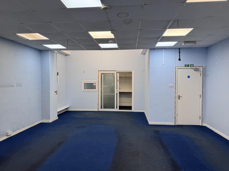 Additional image 4 of SHOP TO LET, 35 Forest Hill, Yeovil BA20 2PH