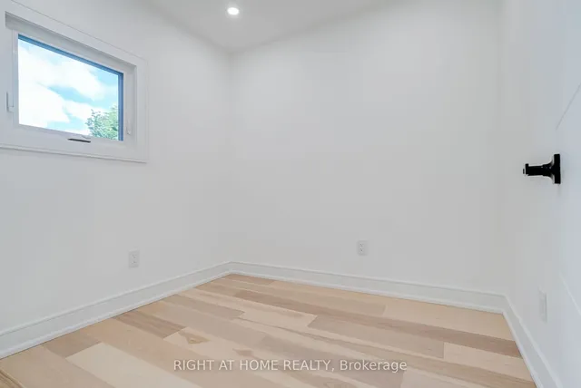 Additional image 16 of 714 Palmerston Ave