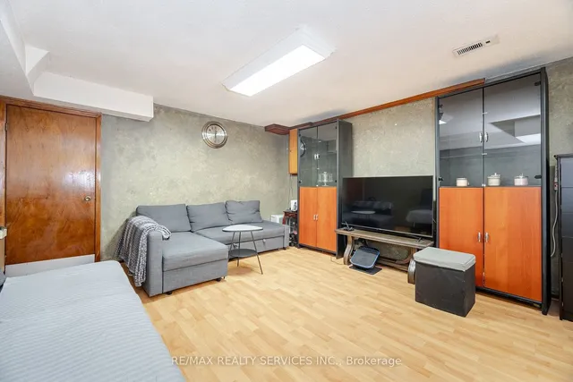 Additional image 22 of 171 Montrose Ave