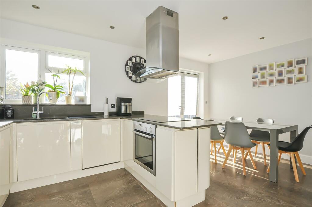 Additional image 5 of Birchwood Way, Park Street, St. Albans