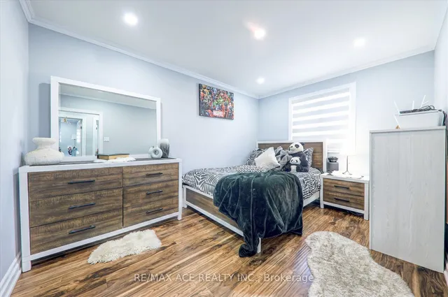 Additional image 15 of 121 Cultra Sq