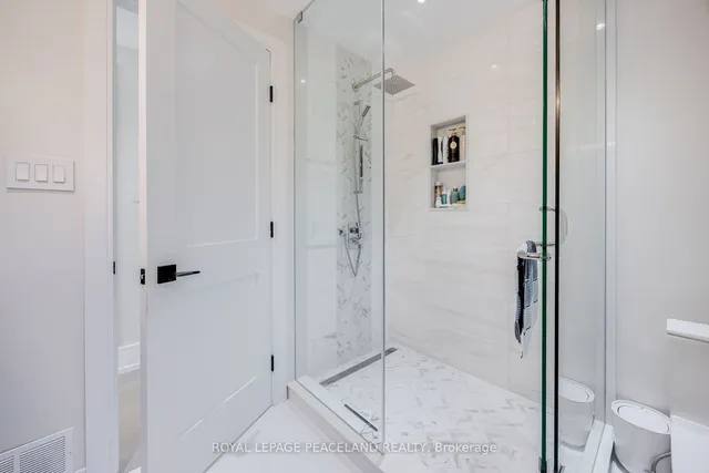 Additional image 19 of 38 Farmcrest Dr