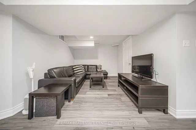 Additional image 33 of 63 Leeward Dr