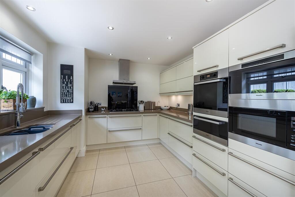 Additional image 14 of Park Rise, Harpenden