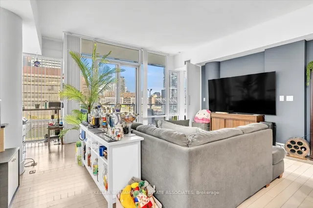 Additional image 18 of 29 Queens Quay Unit 323