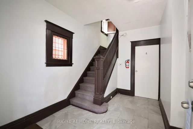 Additional image 18 of 24 Spadina Ave