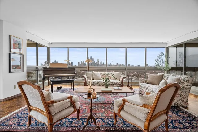 61 St. Clair Ave Unit 1208