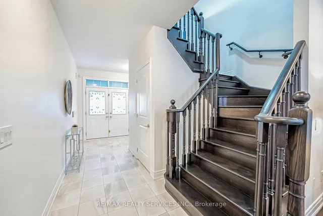 Additional image 5 of 5 Sinatra St