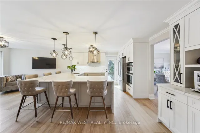 Additional image 3 of 6 Clementview Crt