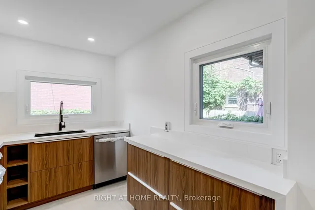 Additional image 7 of 714 Palmerston Ave