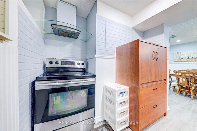 Additional image 32 of 121 Cultra Sq