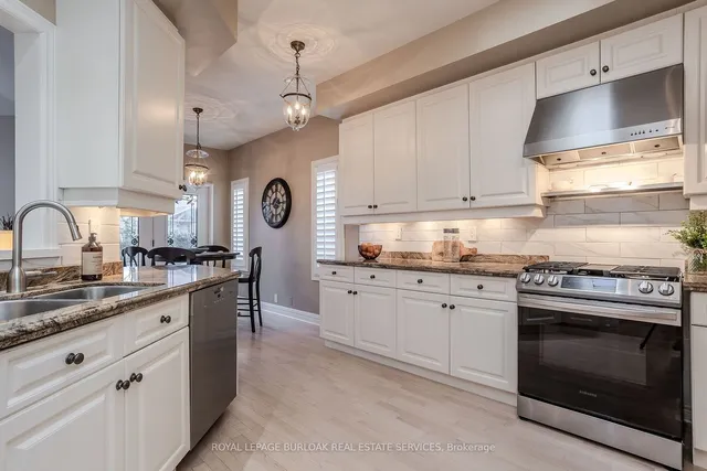 Additional image 16 of 4098 Montrose Cres