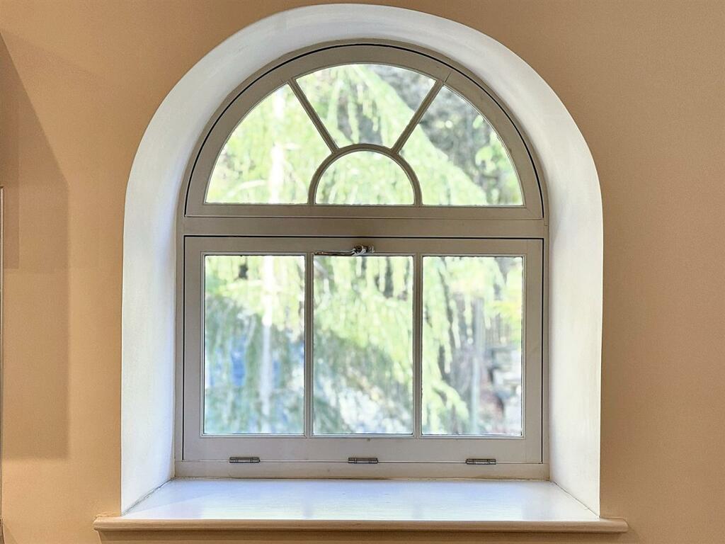 Additional image 5 of High Street, Oakhill