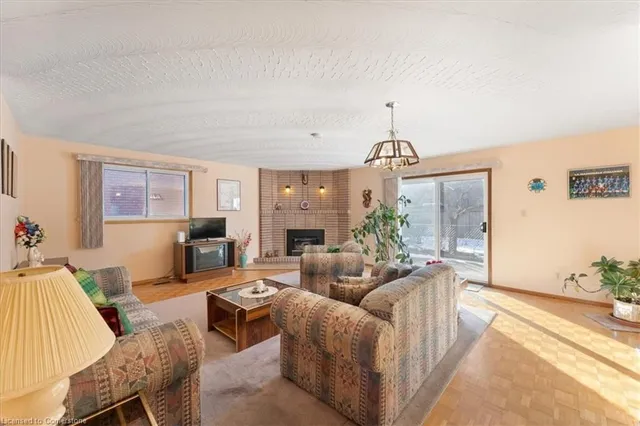 Additional image 27 of 17 Colgate Crt