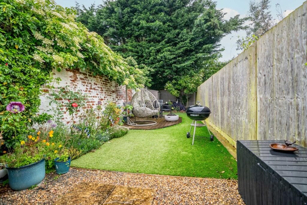 Additional image 3 of The Hill, Wheathampstead, St. Albans, Hertfordshire, AL4