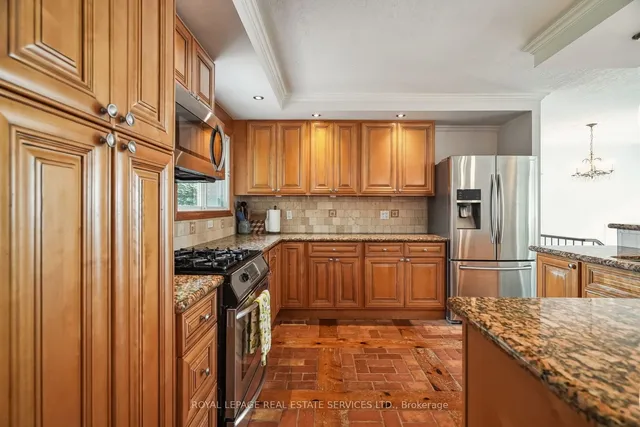 Additional image 8 of 1284 Elgin Cres