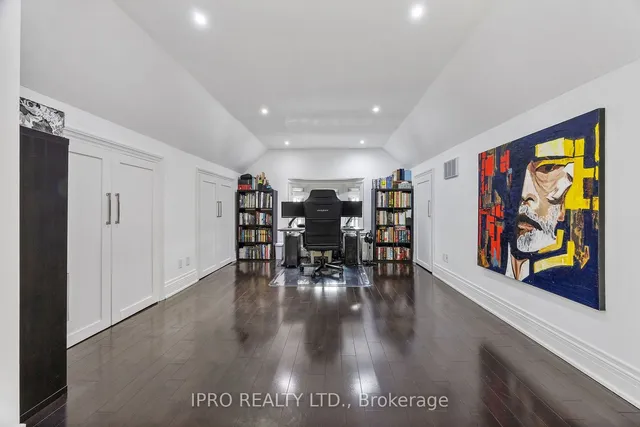 Additional image 32 of 20 Fairview Blvd