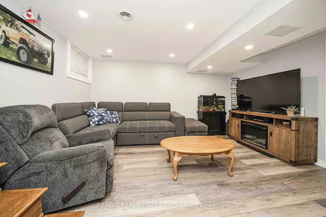 Additional image 36 of 78 Simmons Blvd