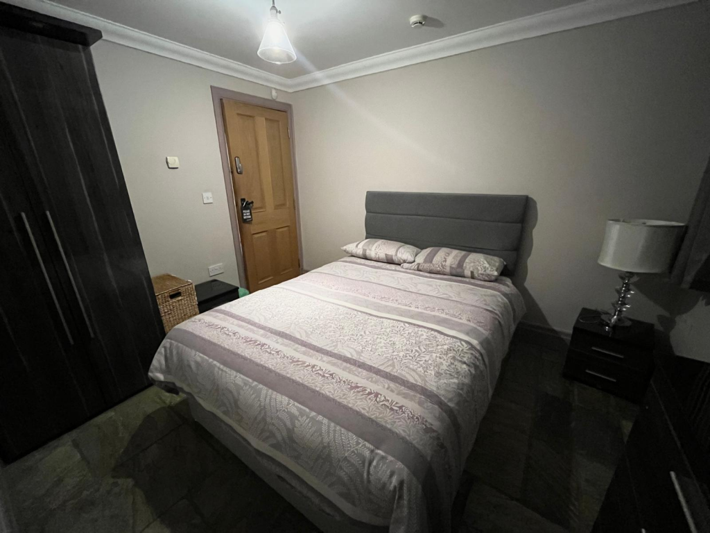 Additional image 4 of Room 7, Holly Lane