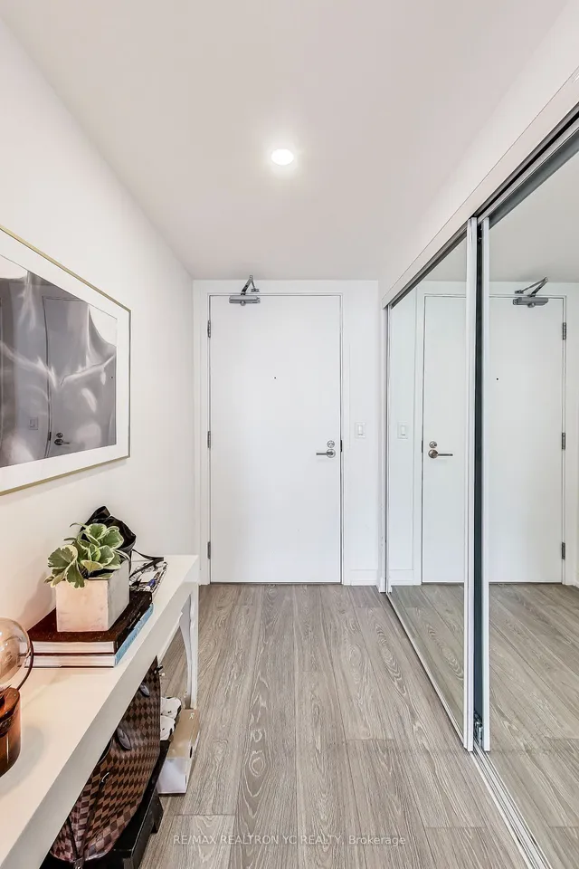 Additional image 13 of 19 Western Battery Rd Unit 1816