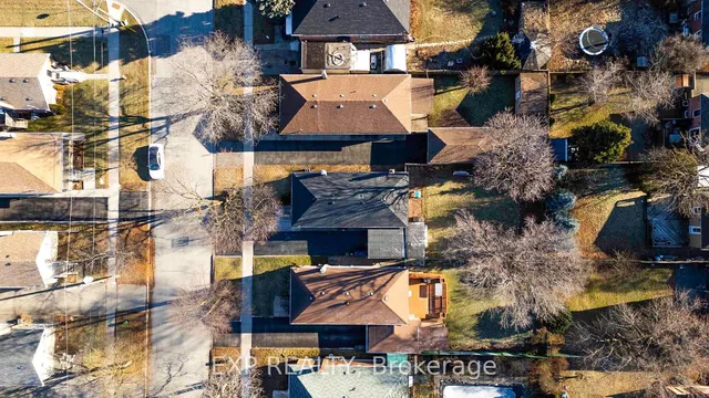 Additional image 38 of 17 Camrose Cres