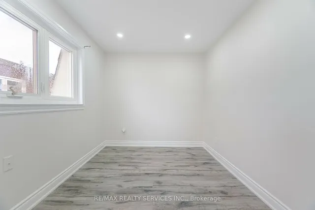 Additional image 24 of 41 Townhouse Cres